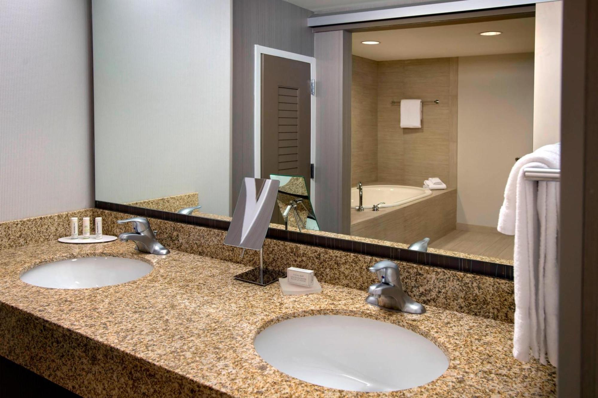 Courtyard By Marriott Philadelphia Lansdale Hotel Exterior photo